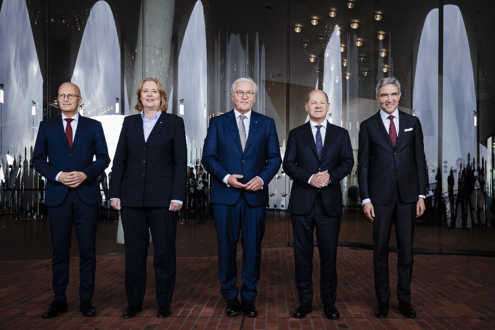 Die Spitzen der Verfassungsorgane am 3. Oktober 2023: Bundesratspräsident Peter Tschentscher, Bundestagspräsidentin Bärbel Bas, Bundespräsident Frank-Walter Steinmeier, Bundeskanzler Olaf Scholz und Bundesverfassungsgerichtspräsident Stephan Harbarth